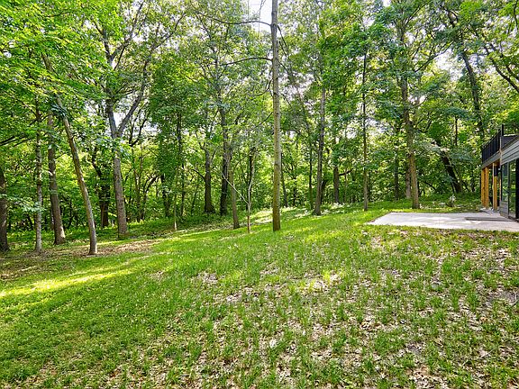 3rd image of 2916 Forest Hills Dr