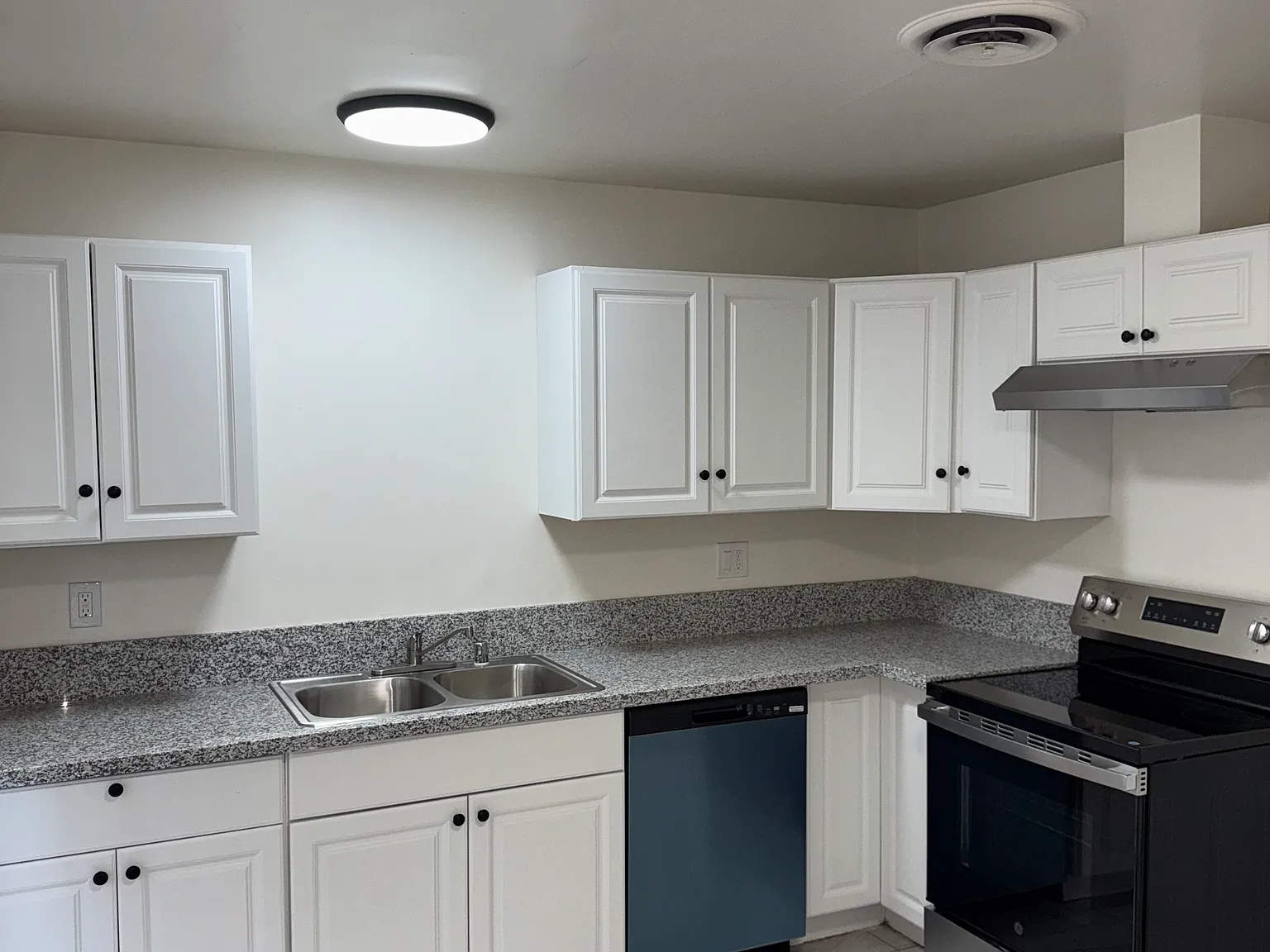 3 bed, 1150 sqft, $1,995 — Photo 1