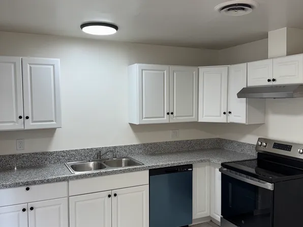 6017 Nogal Ave APT A, Bakersfield, CA 93309