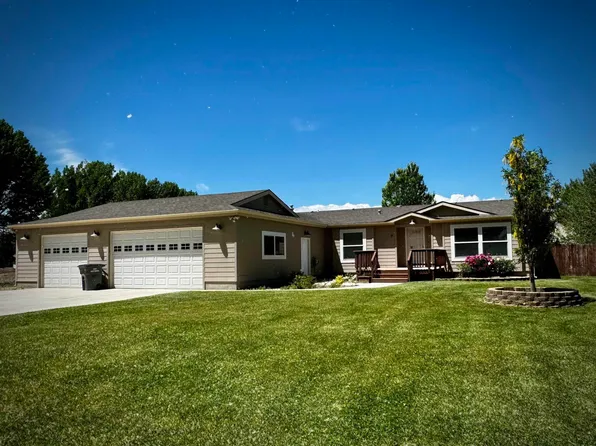 9 Pinto Dr, Yerington, NV 89447