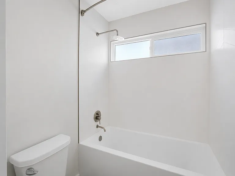 419 N Broadway — Photo 16