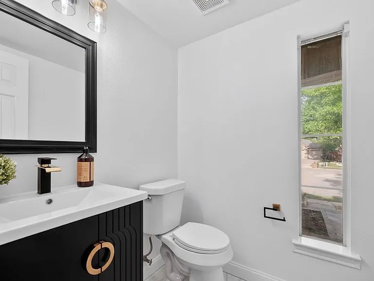 1709 Stapleton Dr — Photo 18