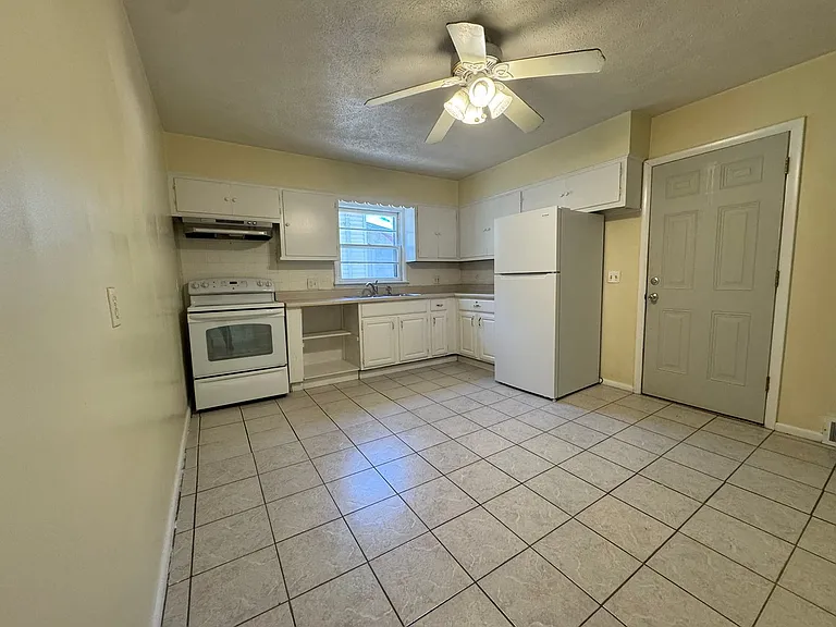 1127 Lodge Ave — Photo 5