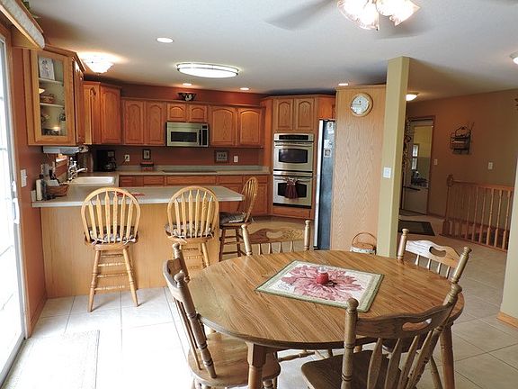 5th image of 146 N McGuire Dr