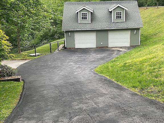 4th image of 1301 Valley View Dr