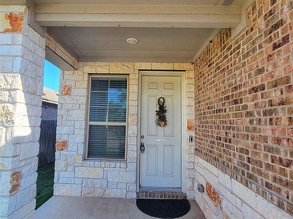 3rd image of 220 Mountain Valley St