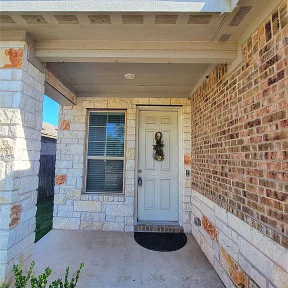 220 Mountain Valley St — Photo 3