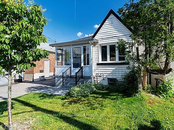 3rd image of 65 Manitoba St