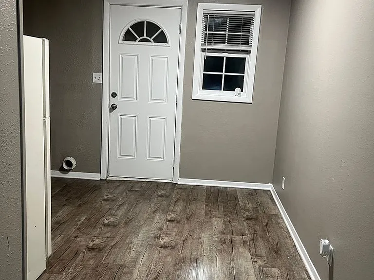 6049 Dickson Rd — Photo 11