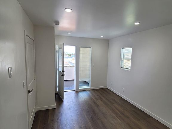 2nd image of 546 W 111th Pl