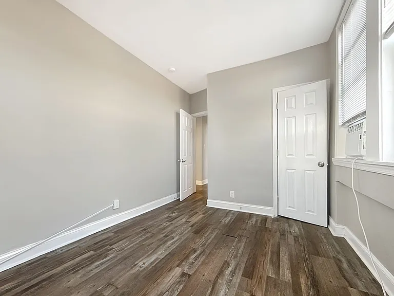 2525 W Cold Spring Ln — Photo 16