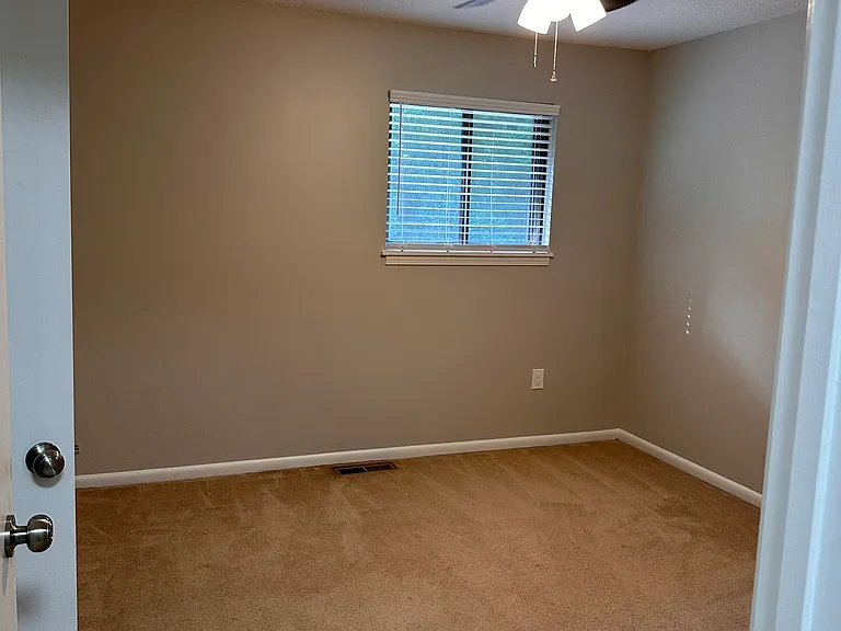 102 Briarview Cir — Photo 14