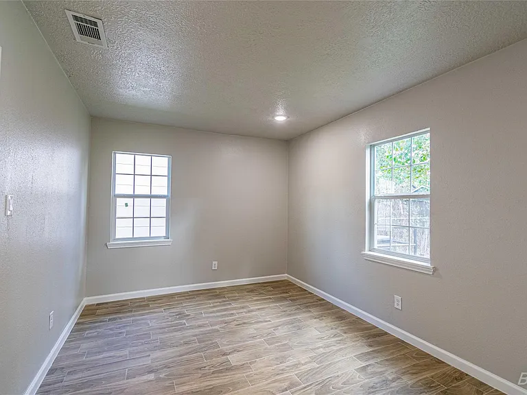 3818 Blodgett St — Photo 28