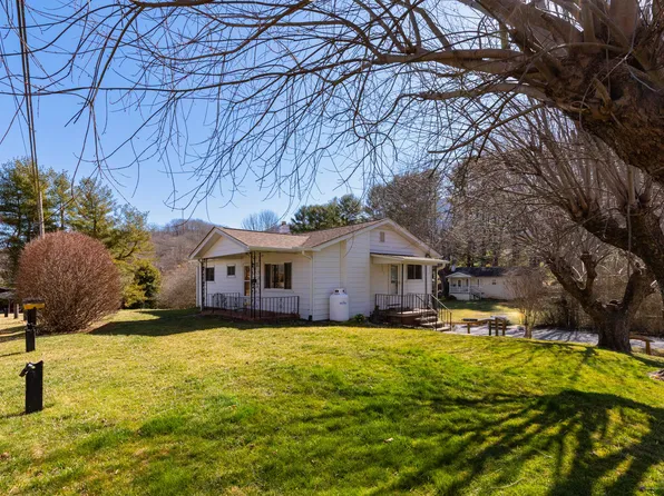 938 Ratcliff Cove Rd, Waynesville, NC 28786