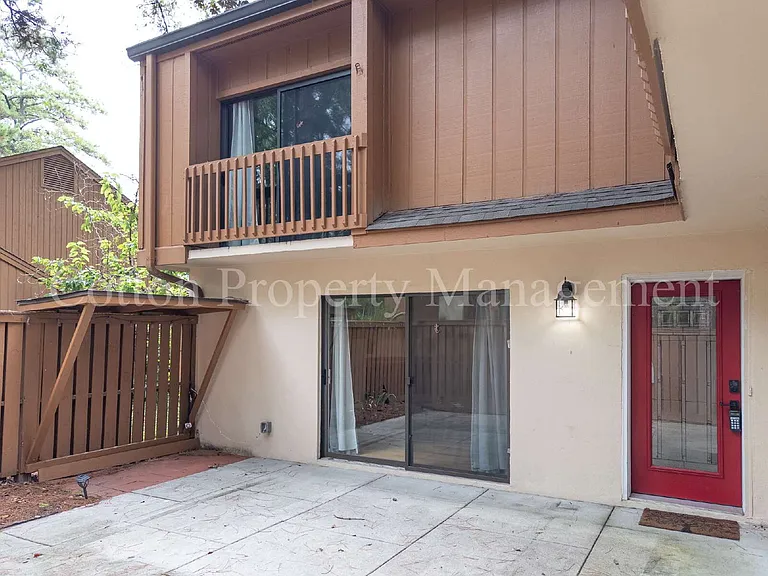2030 Albert Cir — Photo 4