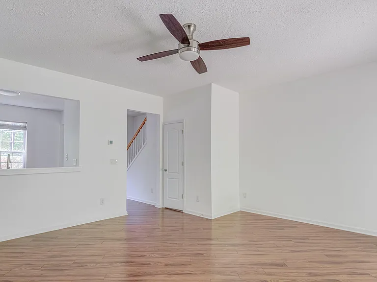 306 Orchard Park Dr — Photo 12