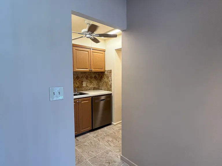 2501 NE 11th St #6 — Photo 17