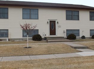 1203 Kirstin Ct APT 3, Muscatine, IA 52761