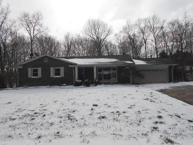 6824 Springdale Dr photo 1