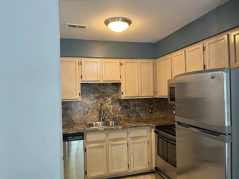 1127 S Lake Dr #208 — Photo 10