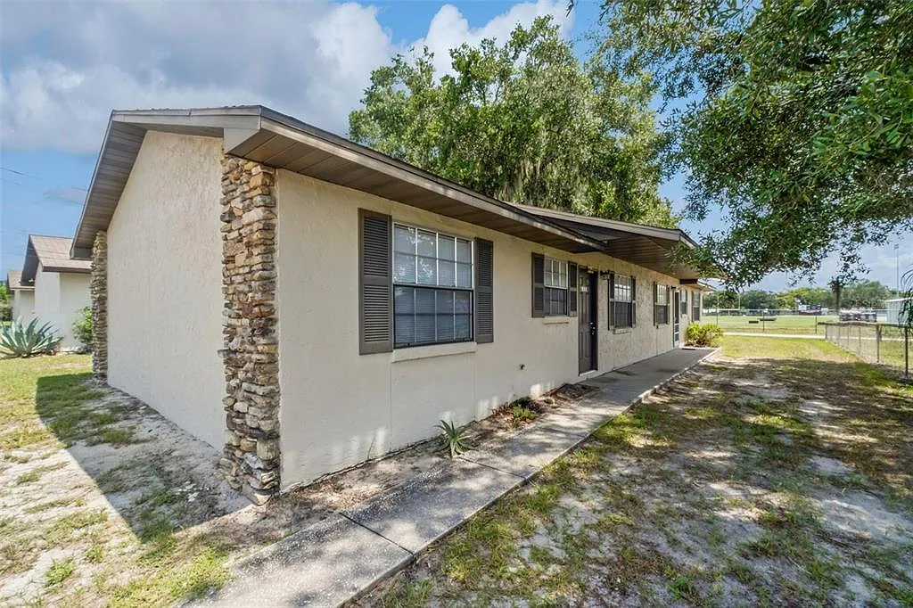 2 bed, 1.0 bath, 900 sqft, $1,100 — Photo 3