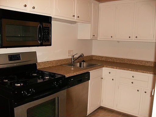 3rd image of 512 Woodridge St NE APT 26