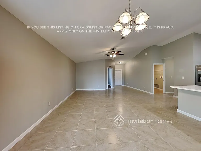598 SW Ester Ave — Photo 3