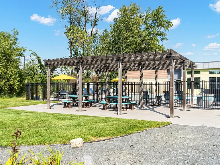 Shoreview Grand — Photo 38