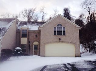 301 Parkview Dr, Pittsburgh, PA 15236