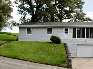 513 Glass St, Oakland, IA 51560