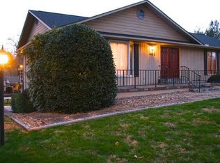 463 S Broad St, Brevard, NC 28712