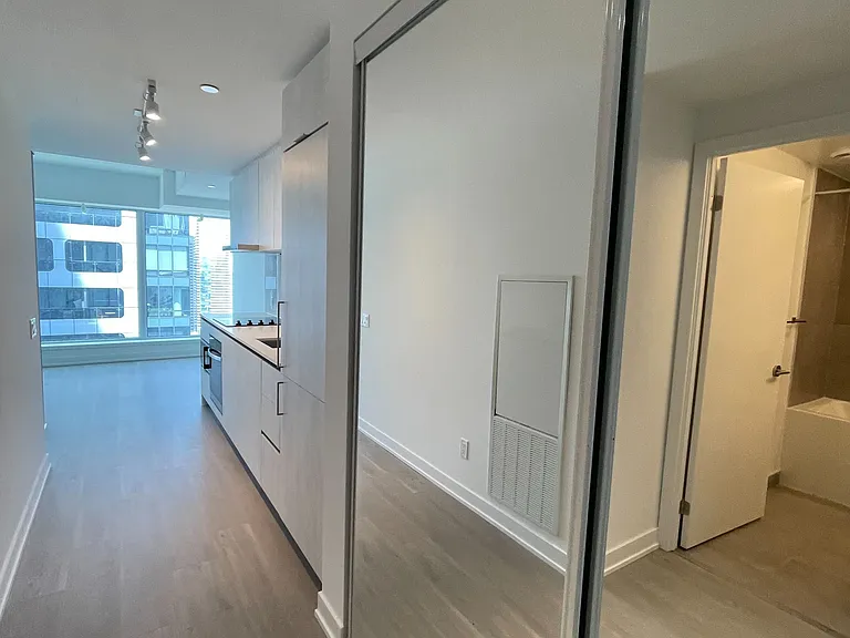 8 Wellesley St W #4107 — Photo 10