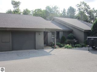 6444 Mission Rdg, Traverse City, MI 49686