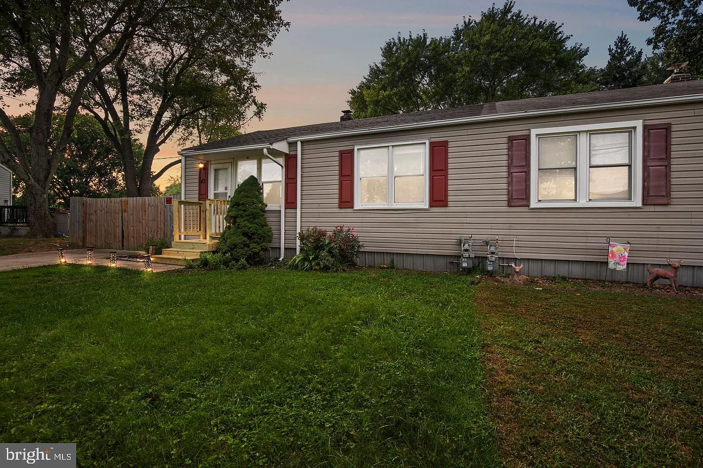 3 bed, 2.0 bath, 924 sqft, $1,950 — Photo 1