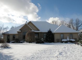 W234N3337 Harvest Ln, Pewaukee, WI 53072