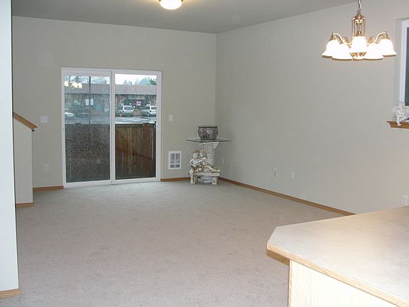 4th image of 1010 E 71st Street Ct