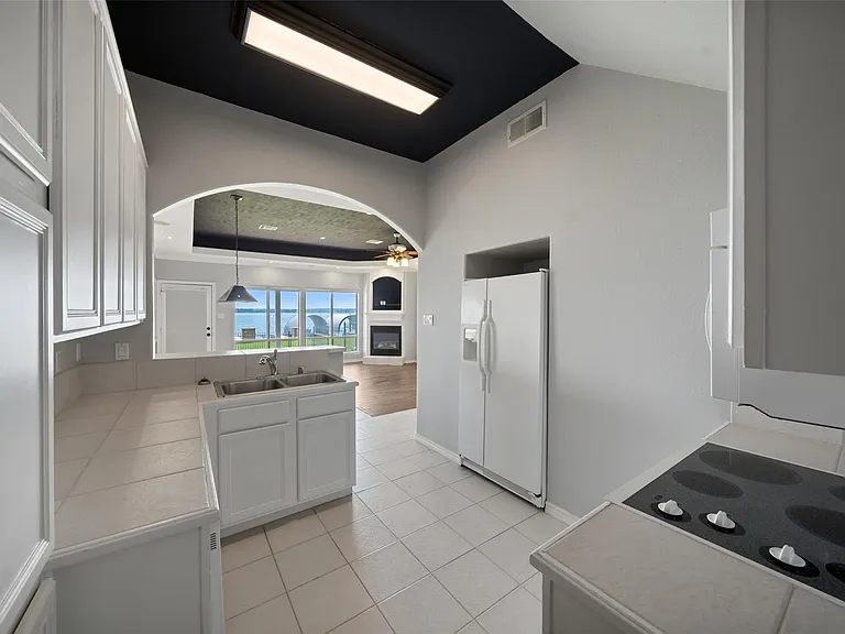 16 Regency Point — Photo 20