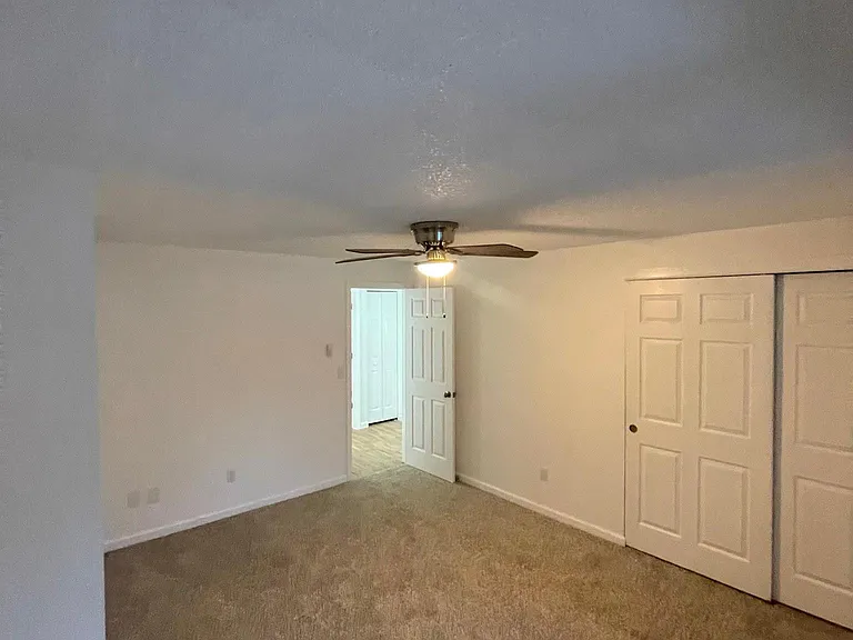 2075 NE Holliday Ave — Photo 8