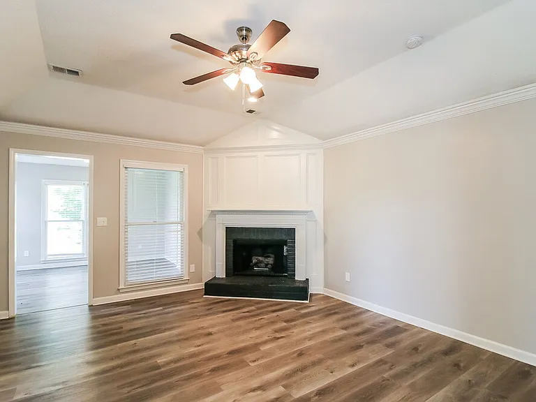 1001 Crown Corners Dr — Photo 5