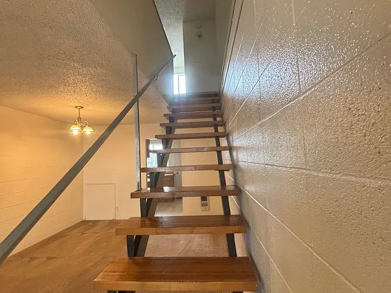 462 W 11th Aly #5 — Photo 11