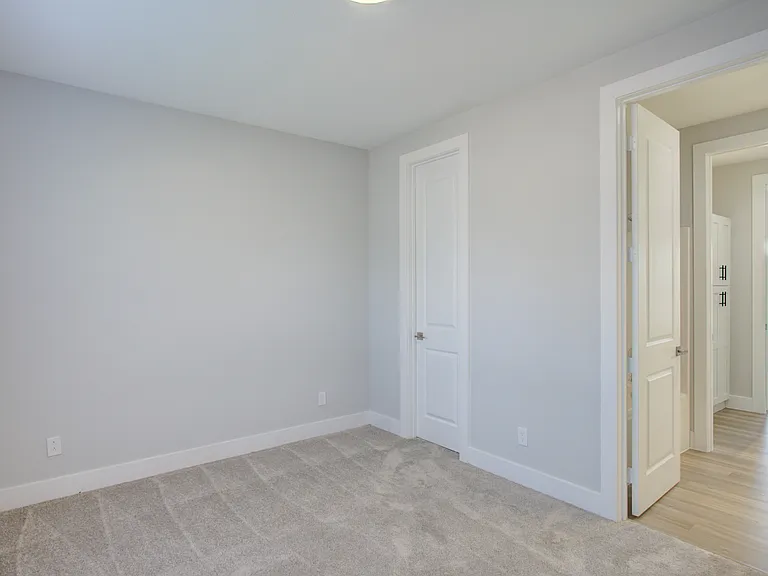 403 3rd Ave S #405 — Photo 9