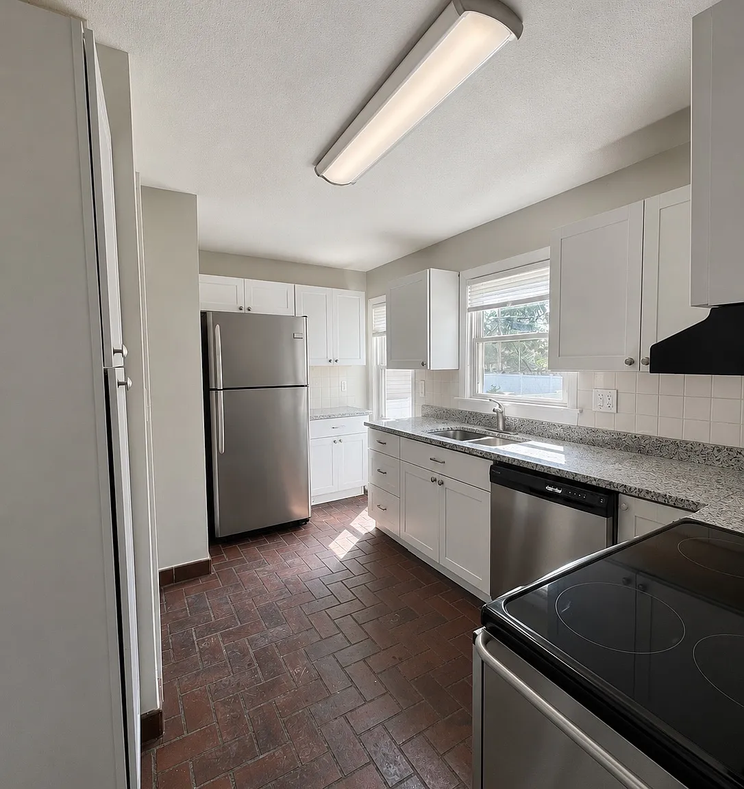 3 bed, 1350 sqft, $2,350 — Photo 3