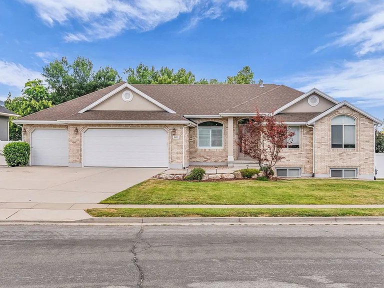1429 W Flint Meadow Dr — Photo 1