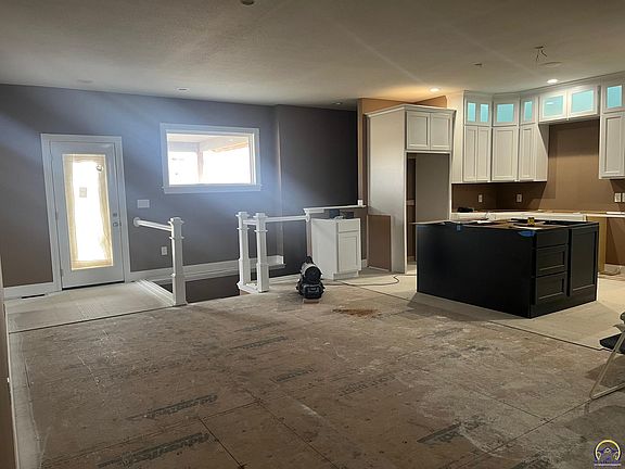 3rd image of 3049 SW Auburn Rd