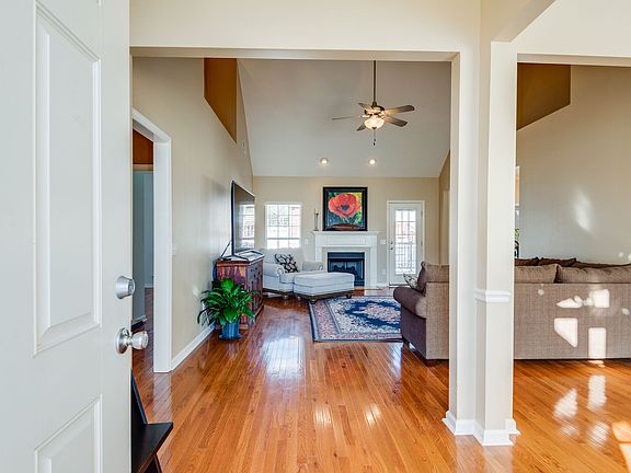 4th image of 231 Spirit Hill Cir