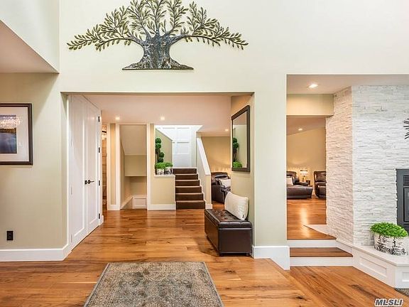 2nd image of 5 Tiffany Cir