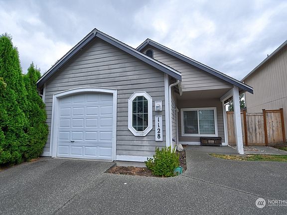 2nd image of 1128 Wallingford Court NE