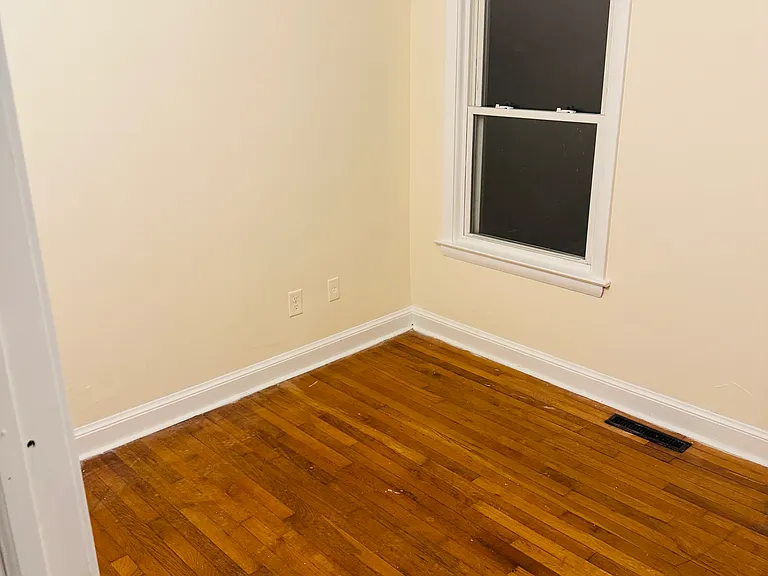 631 Center St — Photo 6