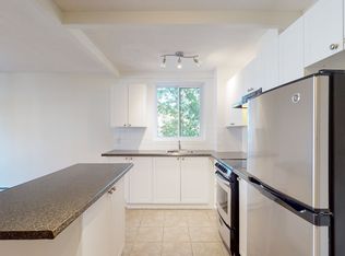 10 Burnside Ave., Ottawa, ON K1Y 2L9