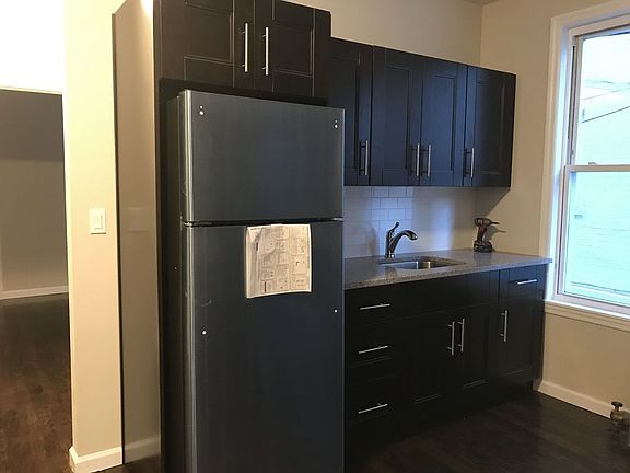 3rd image of 2564 33rd St APT 1F